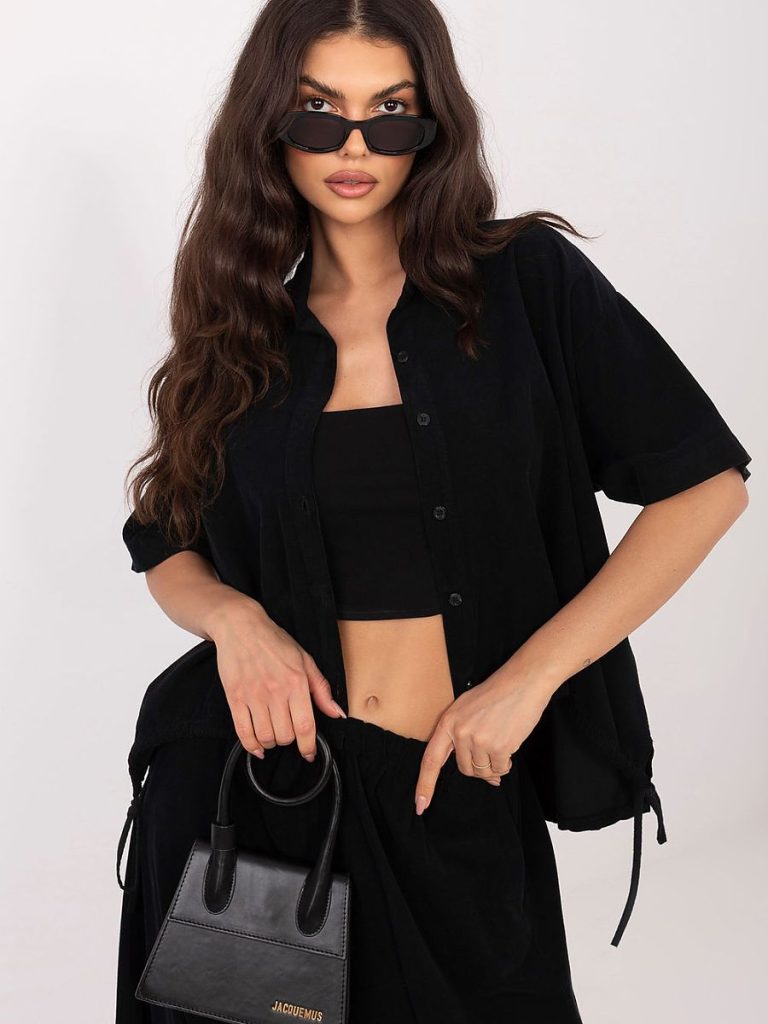 Chemise manches courtes lin-coton, coupe cintrée, détails boutons nacre