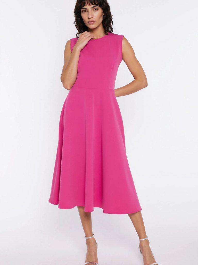 Robe Éva sans manches rosé, cintrée à la taille avec bas évasé