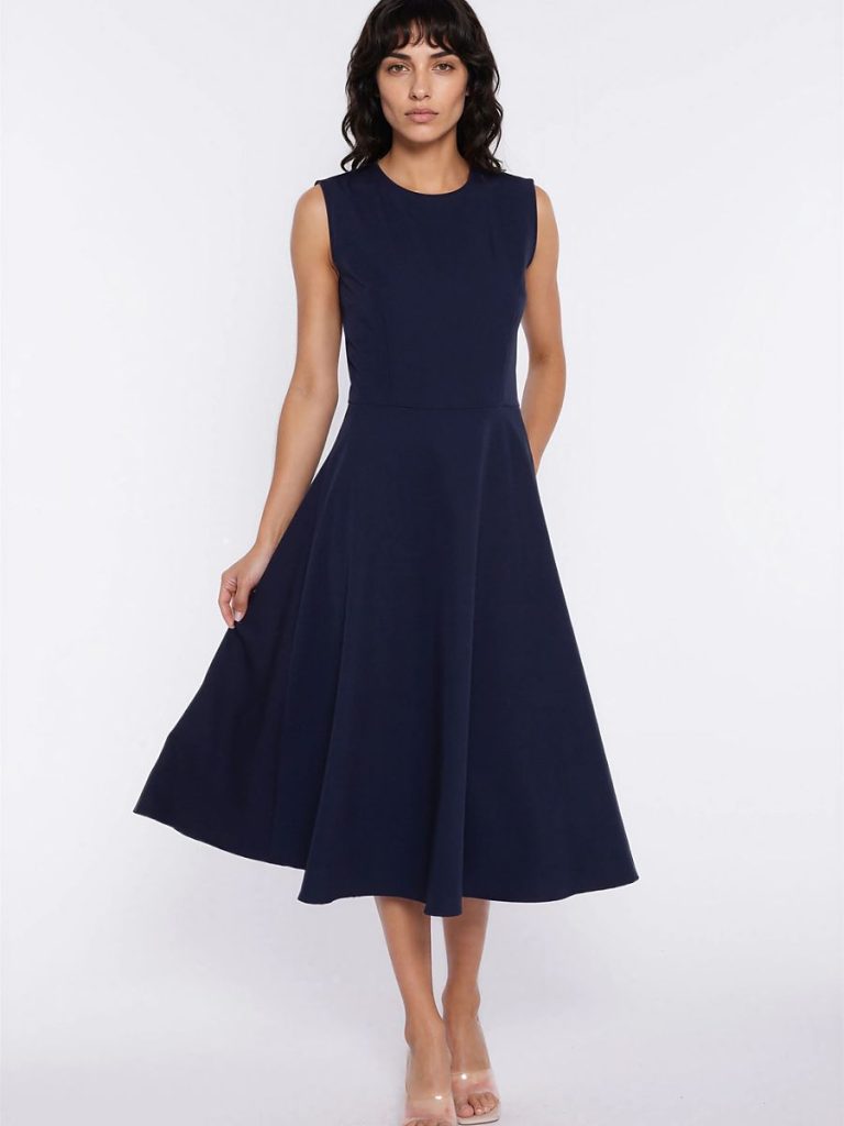 Robe trapèze bleu marine avec ceinture marquée et décolleté rond