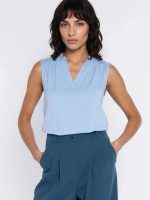 Chemisier sans manches en viscose fluide avec découpe géométrique au décolleté