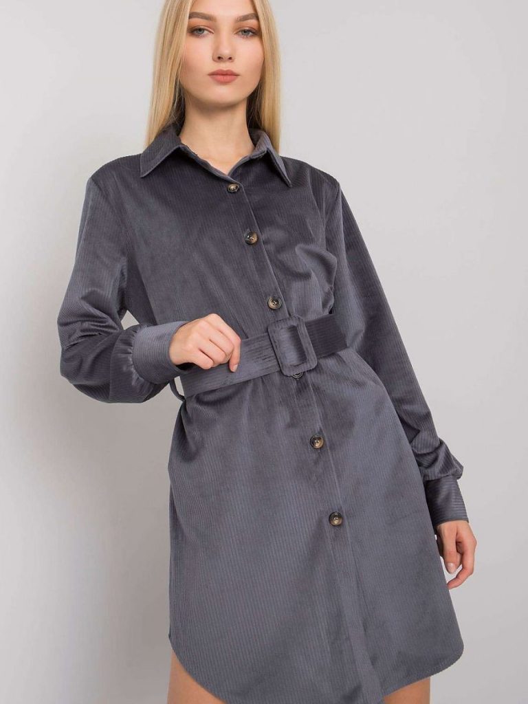 Robe Agathe gris graphite avec ceinture intégrée et boutons discrets