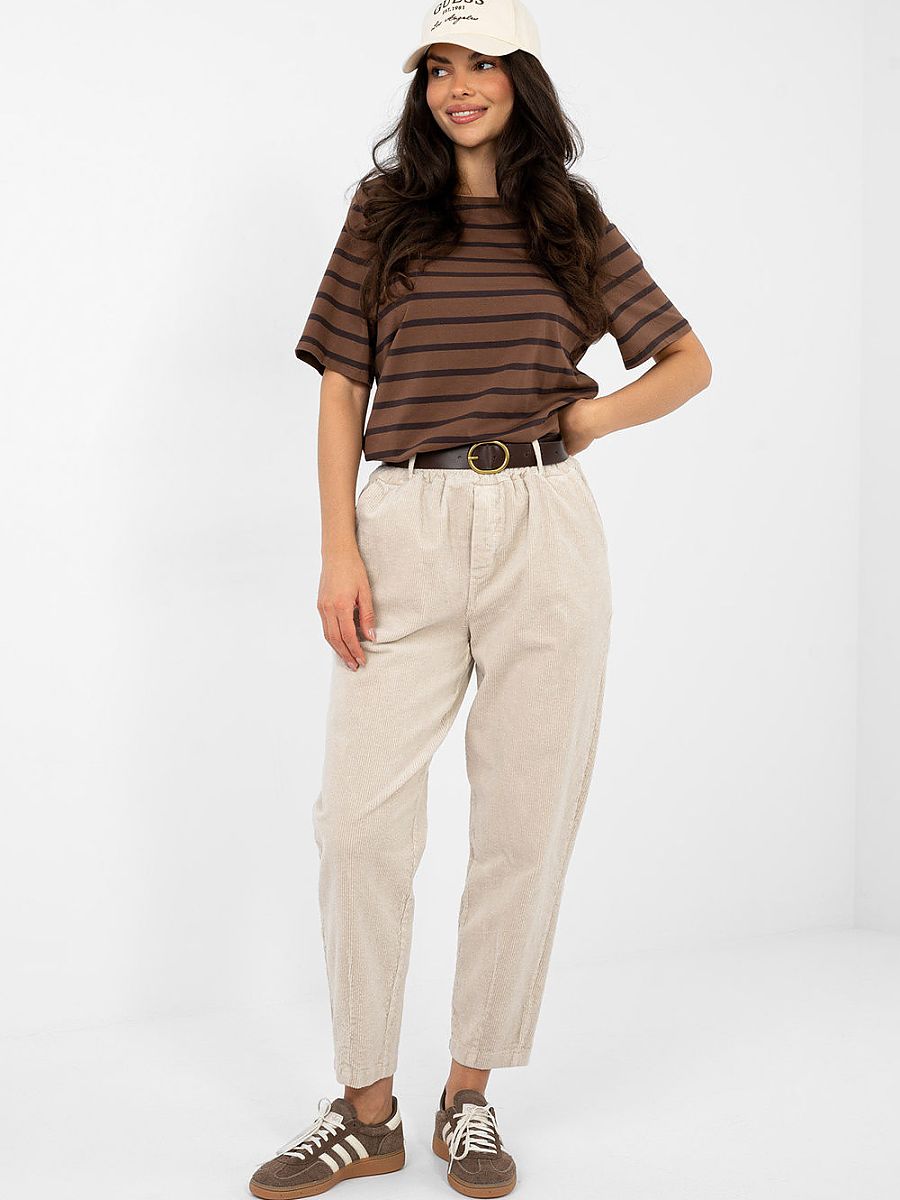 Pantalon carrot beige en velours côtelé, coupe haute, jambes 7/8