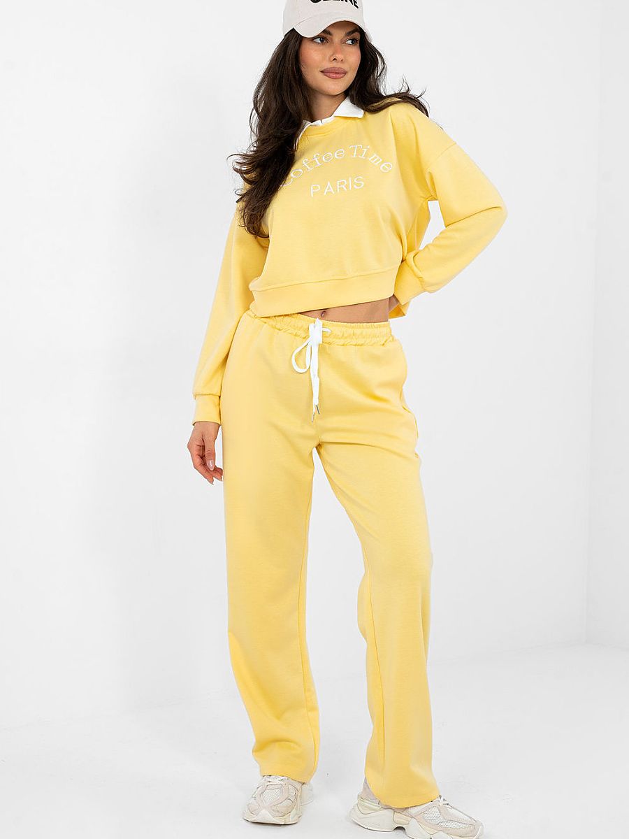 Ensemble survêtement femme jaune avec sweat capuche brodé et pantalon taille haute
