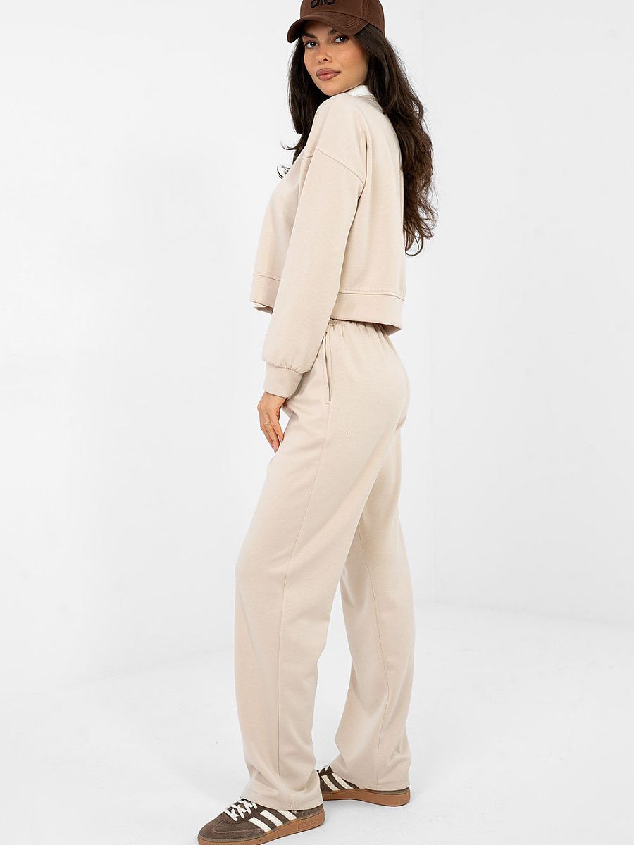 Ensemble loungewear beige : sweat court capuche brodé et pantalon taille haute — vue 1