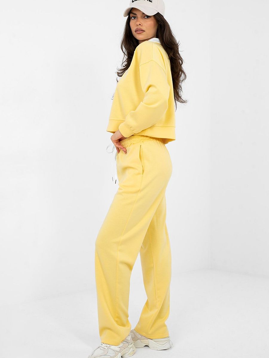 Ensemble survêtement femme jaune avec sweat capuche brodé et pantalon taille haute — vue 2