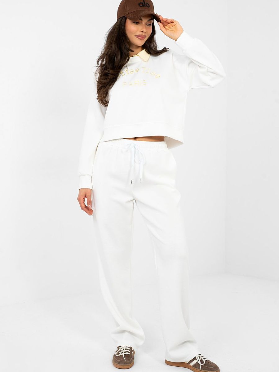 Ensemble loungewear beige deux-pièces, sweat court brodé et pantalon taille haute — vue 2
