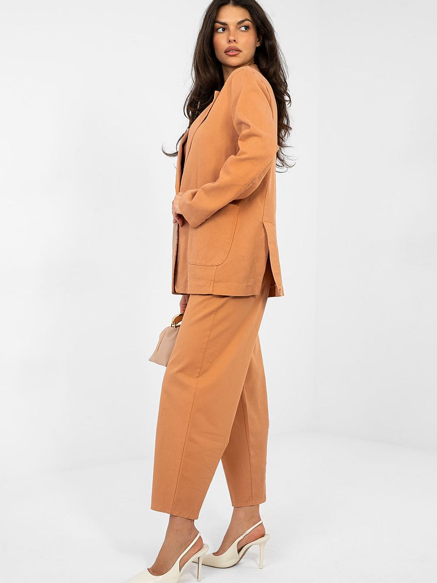 Pantalon carrot orange taille haute et jambes 7/8, vue de face — vue 1