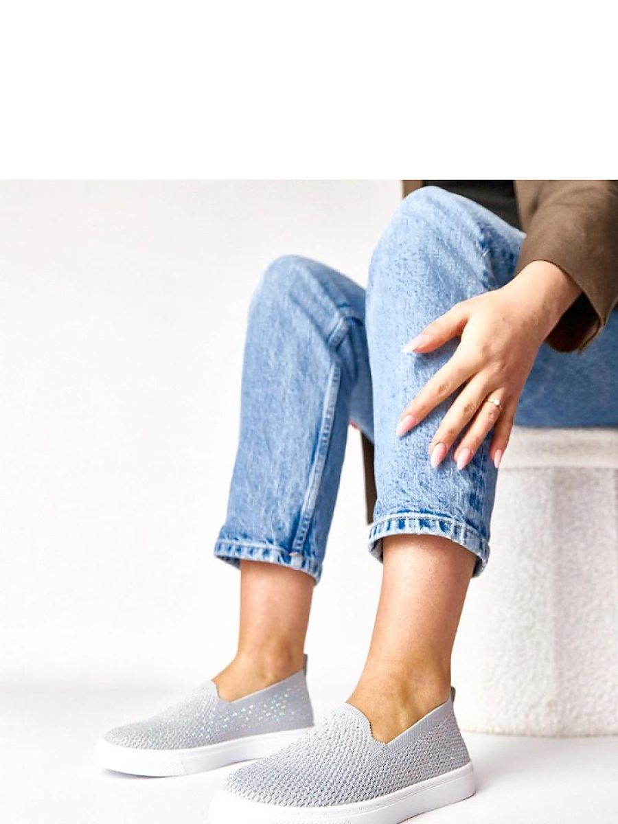 Basket gris clair femme sans lacets avec détails strass, vue de profil