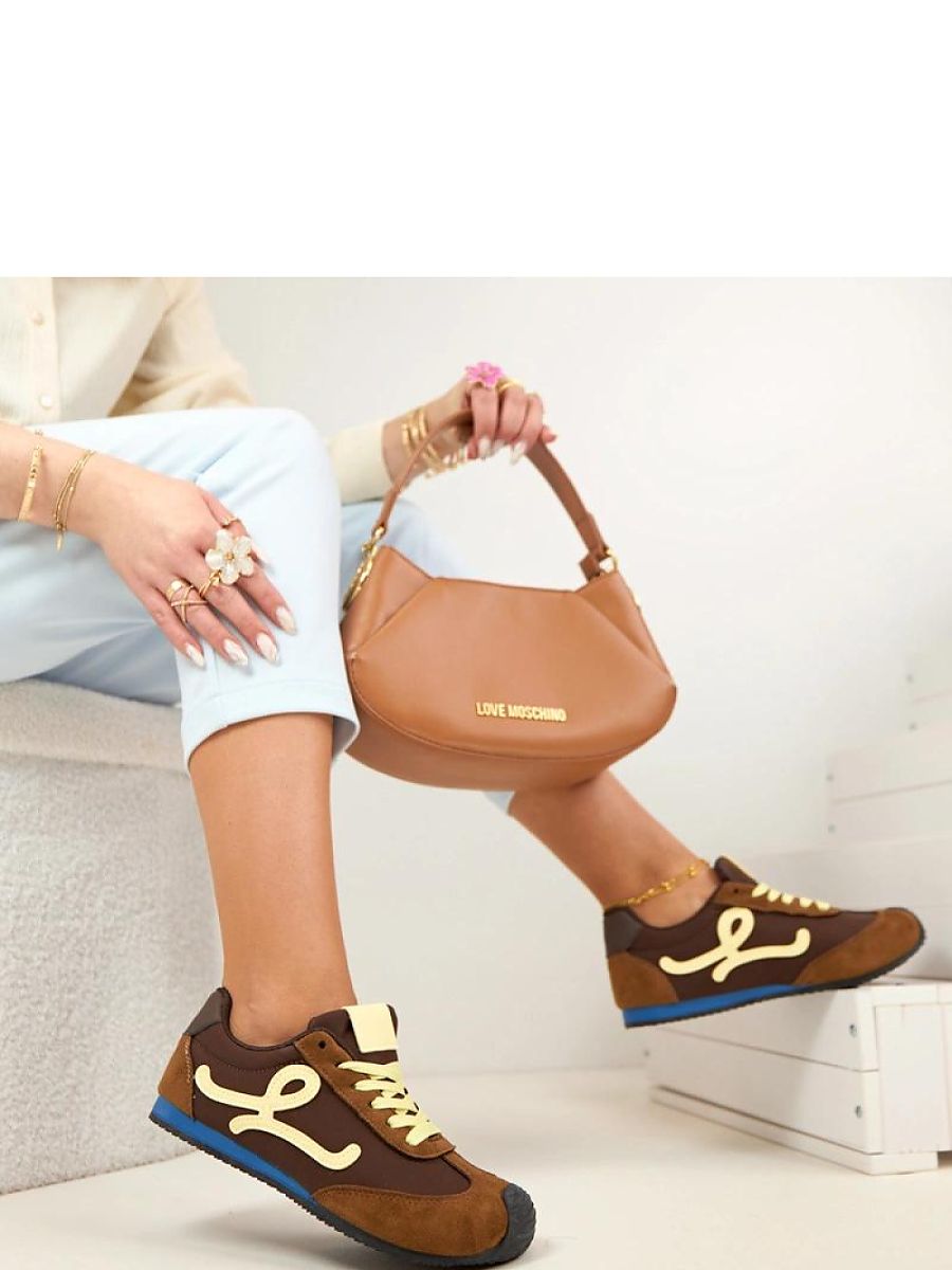Baskets femme cuir suédé marron clair, coupe basse avec patchs — vue 1