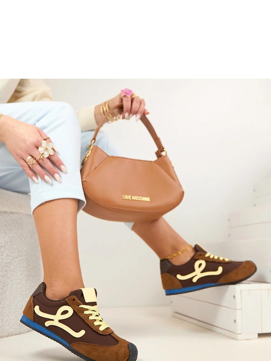 Baskets femme cuir suédé marron clair, coupe basse avec patchs — vue 2