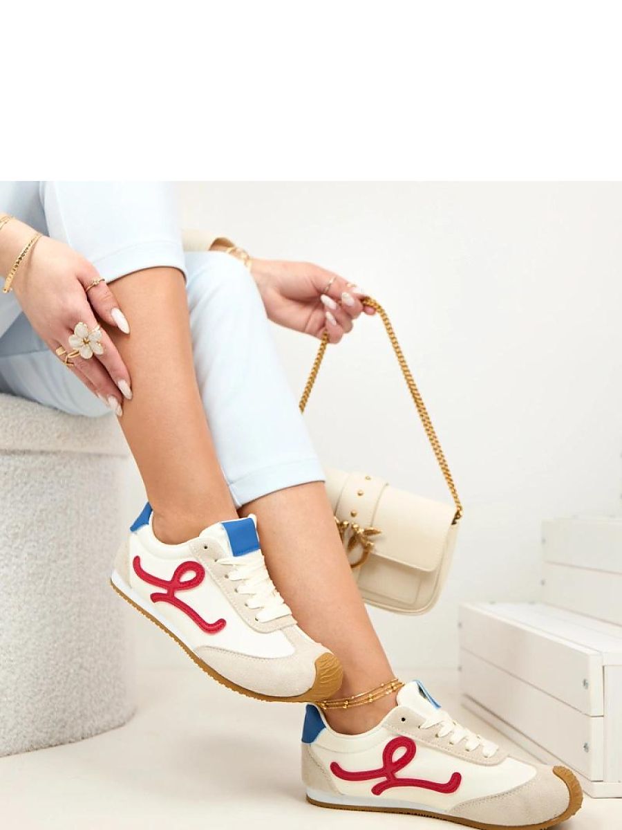 Baskets femme beige suédé avec détails latéraux, vue de côté — vue 1