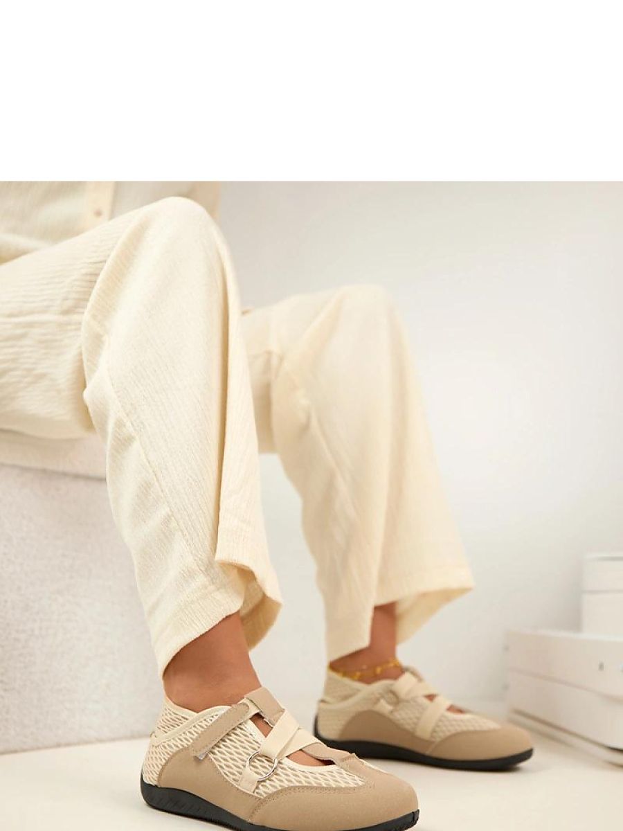 Ballerine beige confortables avec fermeture velcro et semelle amortissante — vue 3