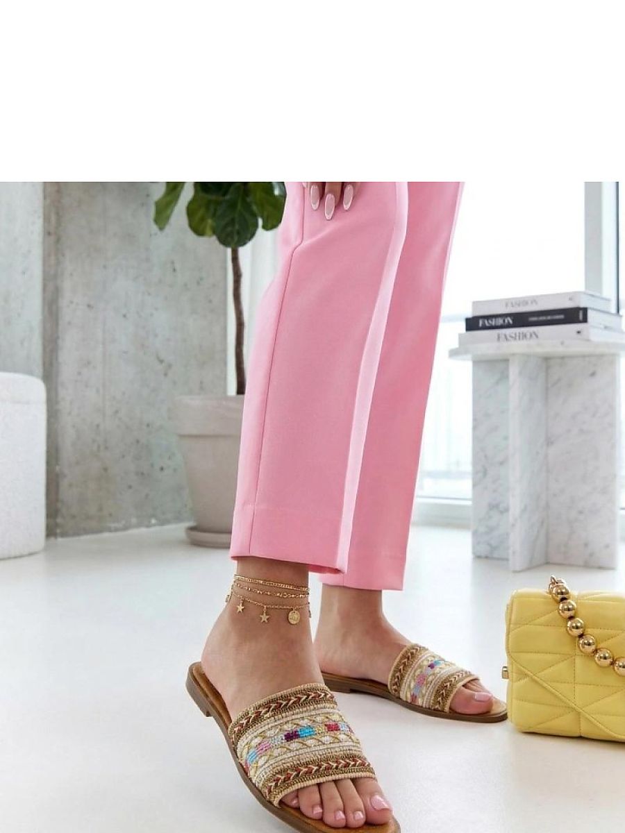 Sandales tressées beige avec détail tresse décorative avant