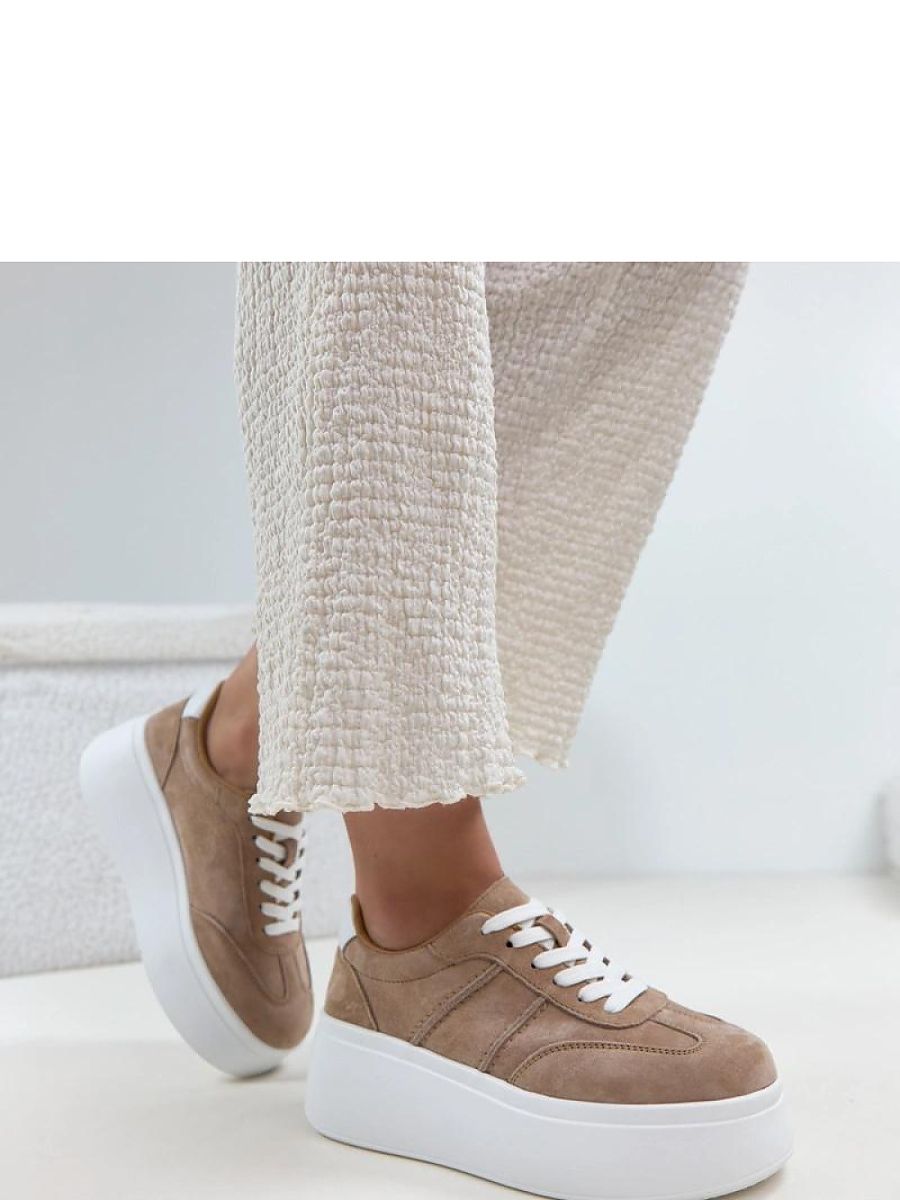 Baskets plateforme beige en cuir suédé, vue de profil et dessus — vue 2