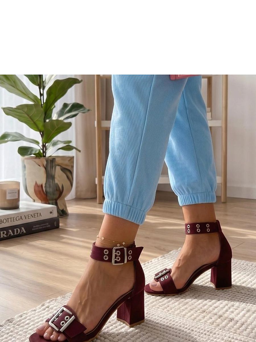 Sandales à talon rouge avec boucles réglables en cuir écologique — vue 1