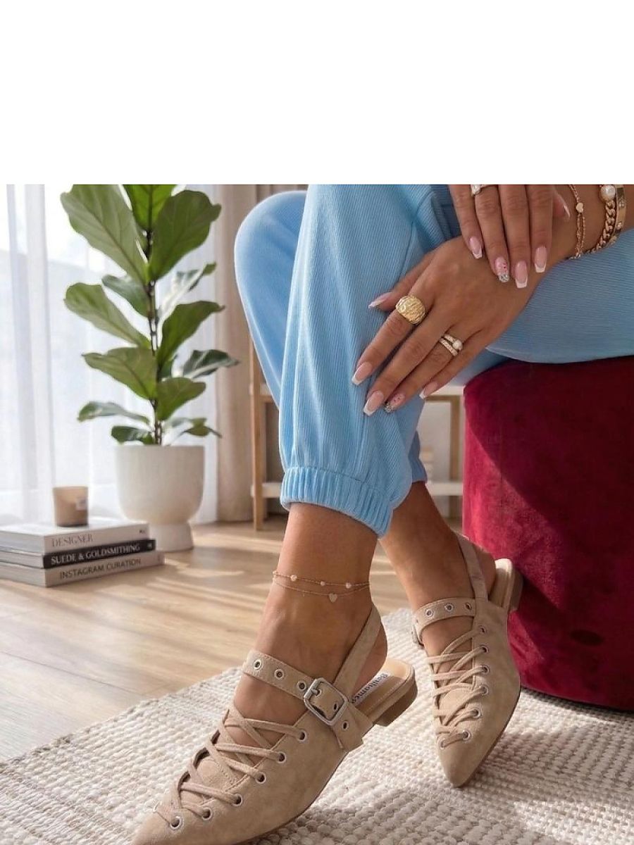 Ballerine beige Solea en cuir suédé, bout pointu, vue de côté