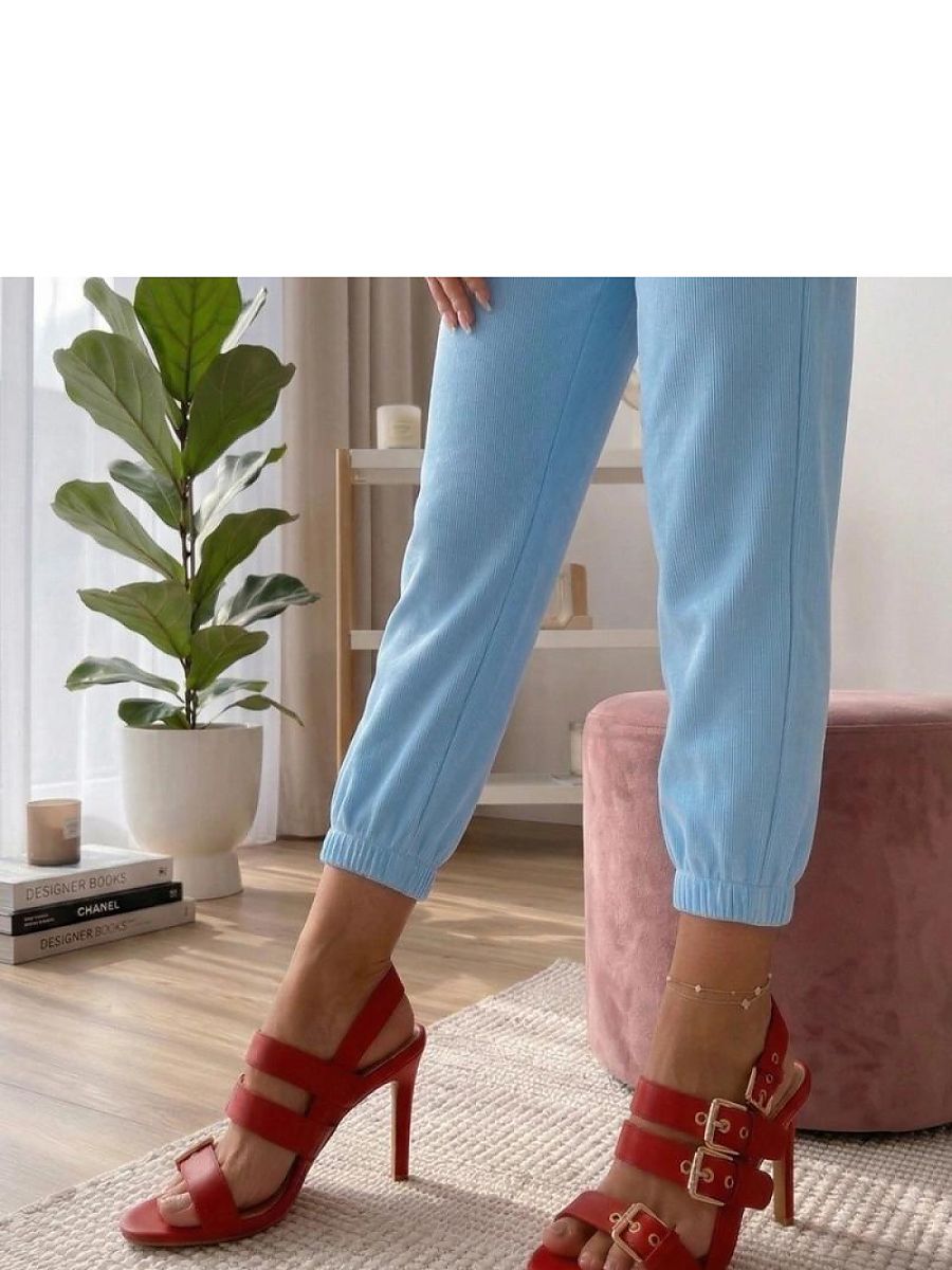 Sandales rouges talon aiguille 10 cm, cuir écologique, lanières fines
