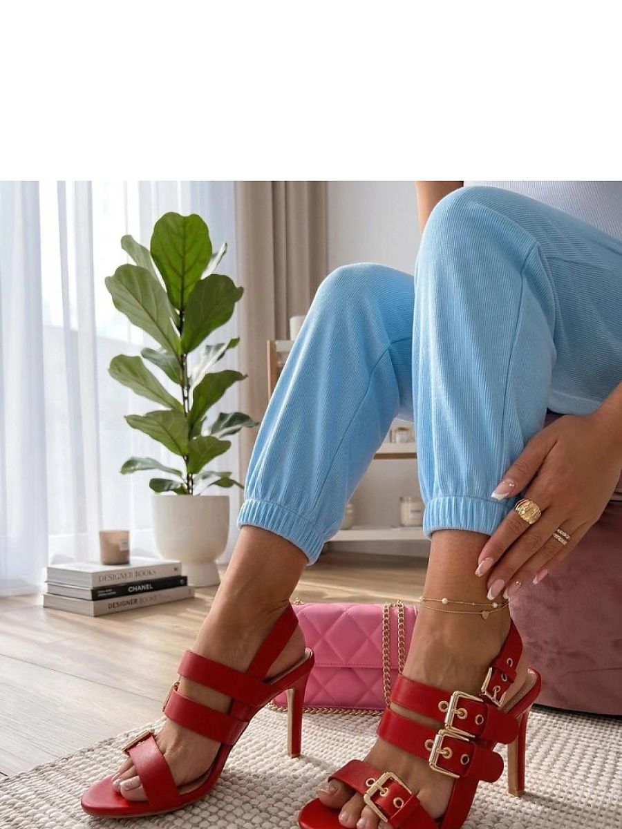 Sandales rouges talon aiguille 10 cm, cuir écologique, lanières fines — vue 1