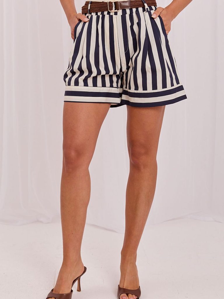 Shorts Italy Moda — vue 3